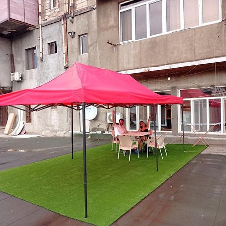 Sun City Hostel Yerevan Exterior photo