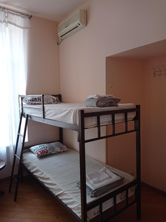 Sun City Hostel Yerevan Exterior photo