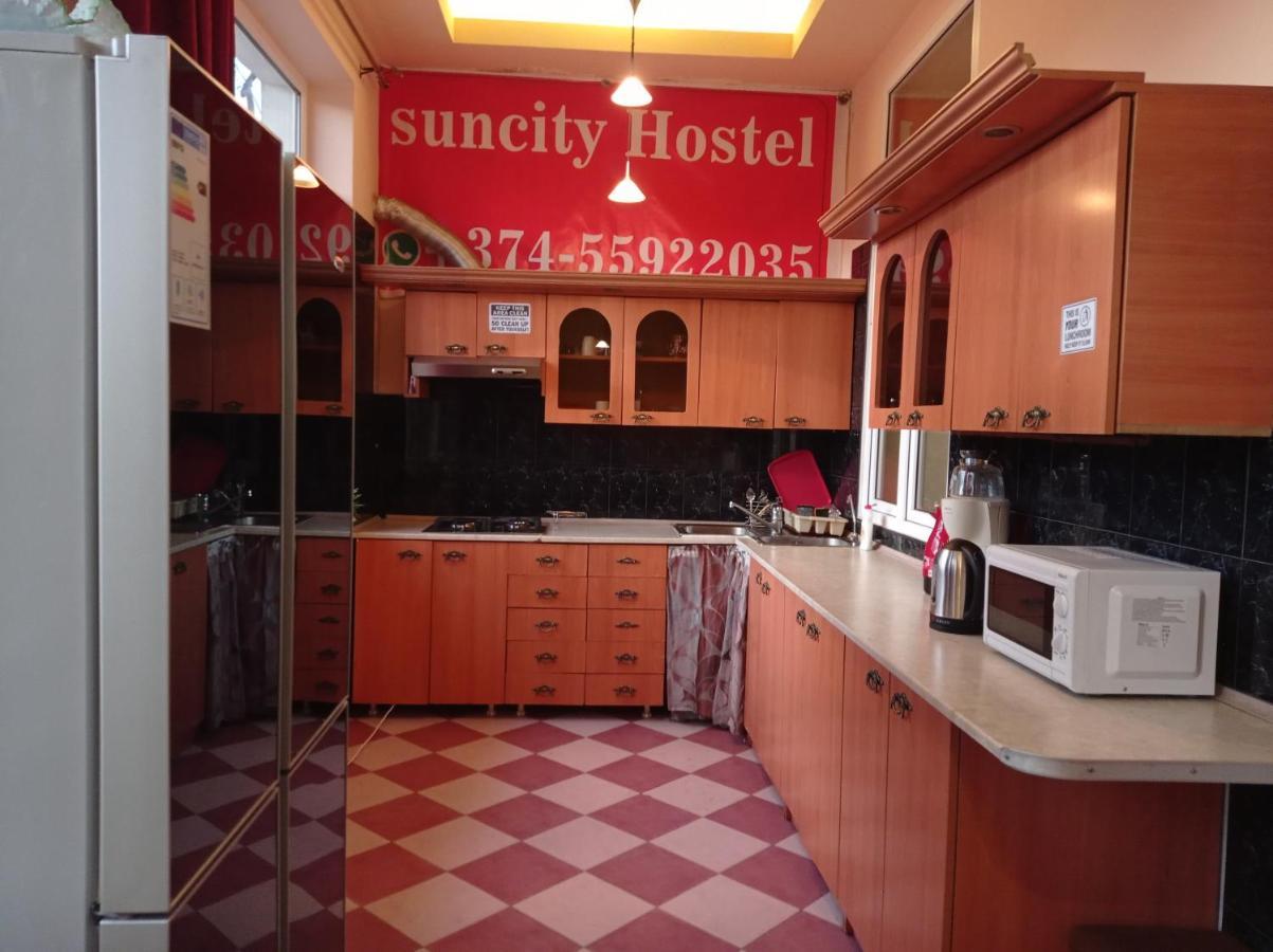 Sun City Hostel Yerevan Exterior photo