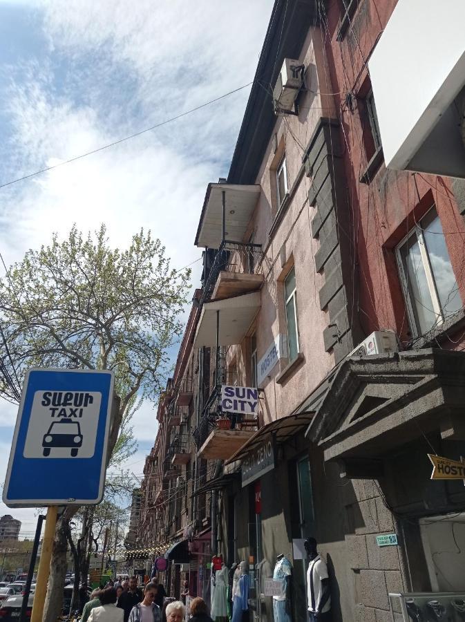 Sun City Hostel Yerevan Exterior photo