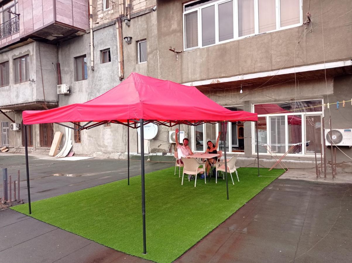 Sun City Hostel Yerevan Exterior photo