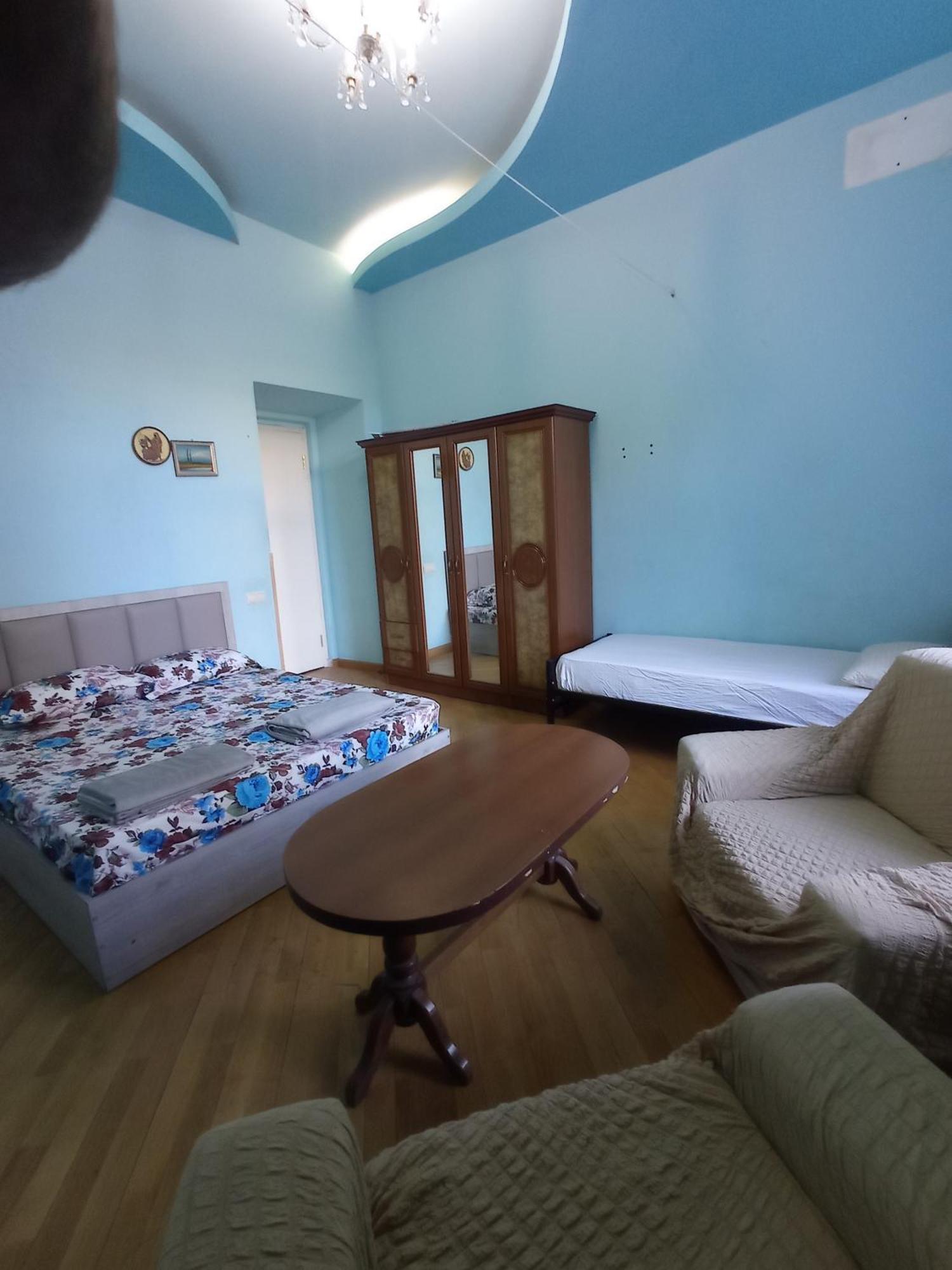 Sun City Hostel Yerevan Exterior photo
